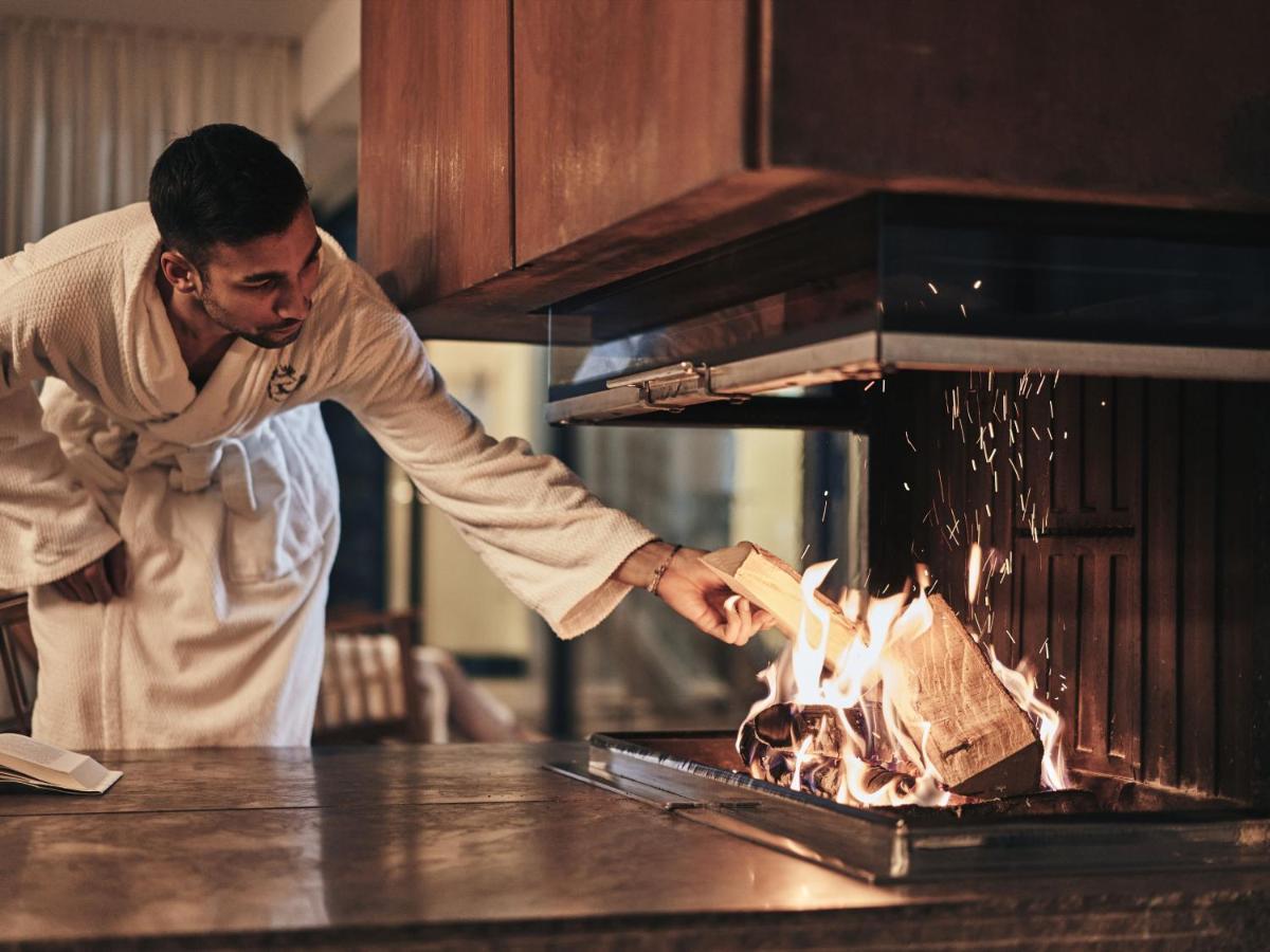 A-Rosa Ifen Hotel Kleinwalsertal Hirschegg  Εξωτερικό φωτογραφία A chef cooking with a blowtorch