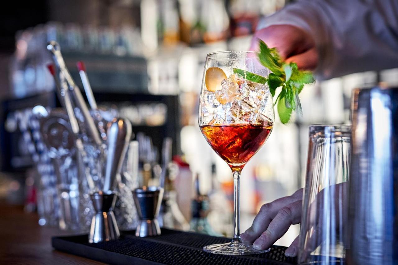 A-Rosa Ifen Hotel Kleinwalsertal Hirschegg  Εξωτερικό φωτογραφία A glass of Negroni