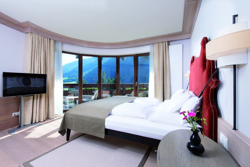 A-Rosa Ifen Hotel Kleinwalsertal Hirschegg  Εξωτερικό φωτογραφία A room at the Hotel Axelmannstein